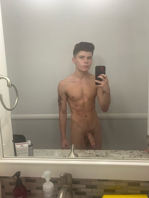 Let it grow in your mouth 😘 https://t.co/ftSp5ewtIk