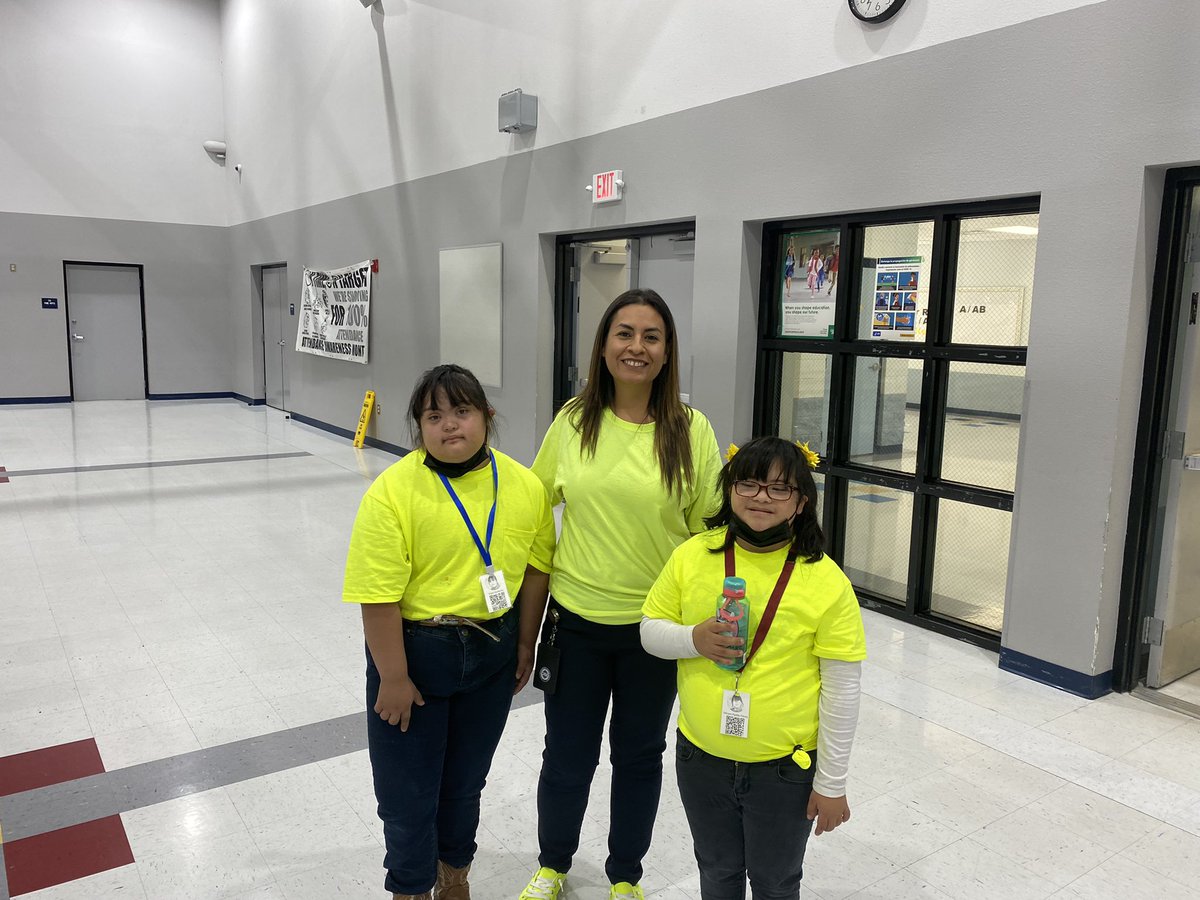 MsMartinezJ1's tweet photo. Day 1 of PBIS kick-off, Be Safe and wear your bright colors! Let’s be ready to be heroes 🦸‍♀️ tomorrow and be respectful! #HawkStrongHMS_ClintISD #WeAreClintISD #PBIS @rruiz9900 https://t.co/NbkykBzENN
