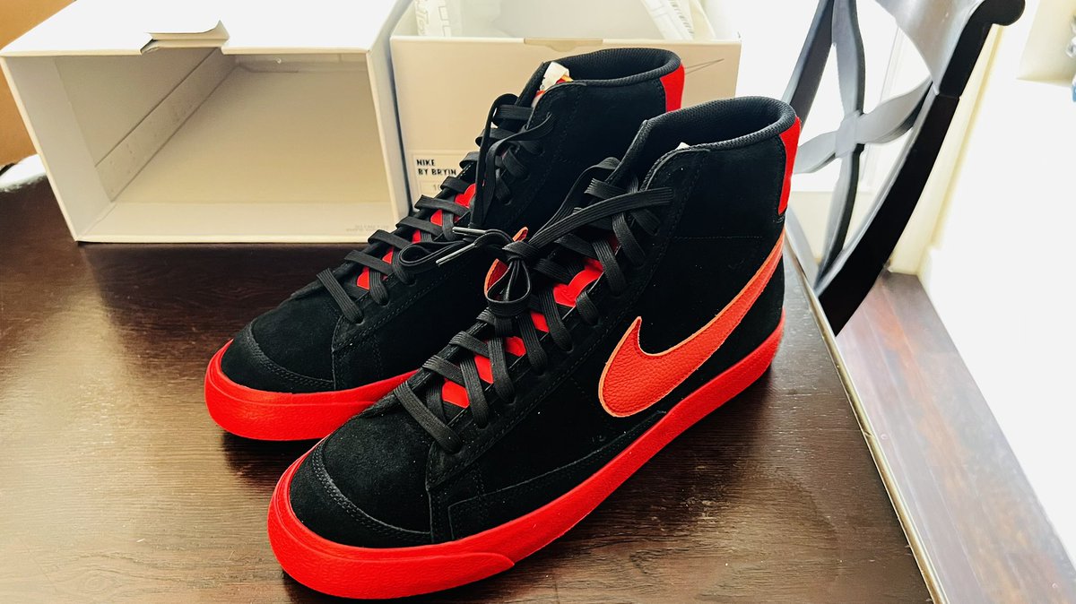 BryinSutton1's tweet photo. Shout out to the best company to work for!!! Anniversary gift just came in #Tmobile #mangentafresh #Nike https://t.co/MudfMjScj5