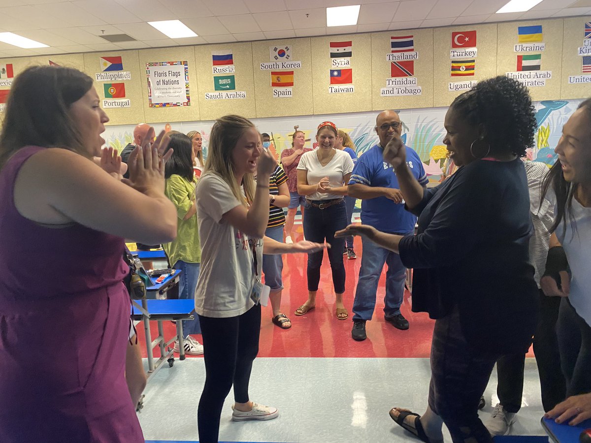 FlorisSchool's tweet photo. It is so amazing to have our staff back today as we kick off an awesome new school year with smiles, energy, and excitement all around. Thank you @FlorisPTA for the yummy breakfast! #EveryEagleEveryDay. @FCPSR5 @WalkerHolly7 https://t.co/7Xqw3GL63x