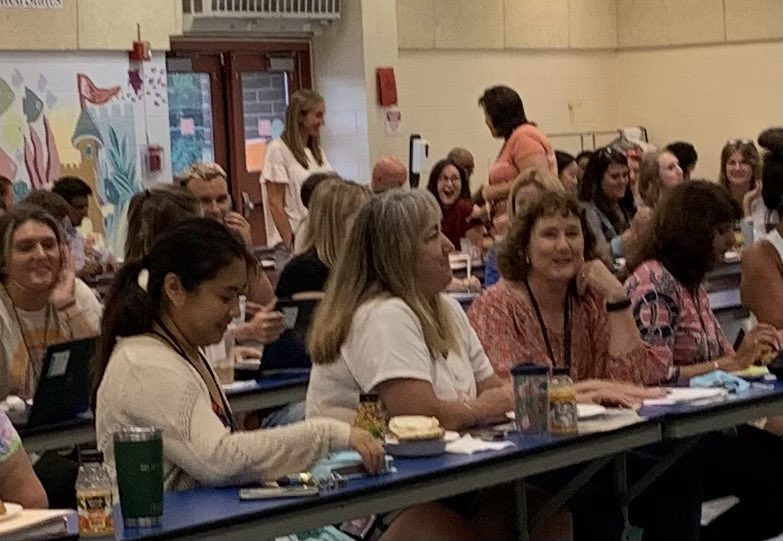 FlorisSchool's tweet photo. It is so amazing to have our staff back today as we kick off an awesome new school year with smiles, energy, and excitement all around. Thank you @FlorisPTA for the yummy breakfast! #EveryEagleEveryDay. @FCPSR5 @WalkerHolly7 https://t.co/7Xqw3GL63x
