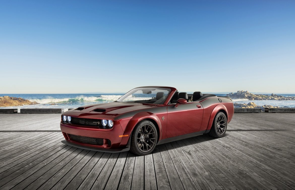 StellantisMX's tweet photo. Poseer un @DodgeMX Challenger convertible ahora es posible en Estados Unidos. El proceso de conversión del Dodge Challenger estará disponible en las versiones R/T, R/T Scat Pack y en todos los Challenger SRT con las opciones de color de pintura exterior de los modelos 2023. https://t.co/lt5qmMjmeR