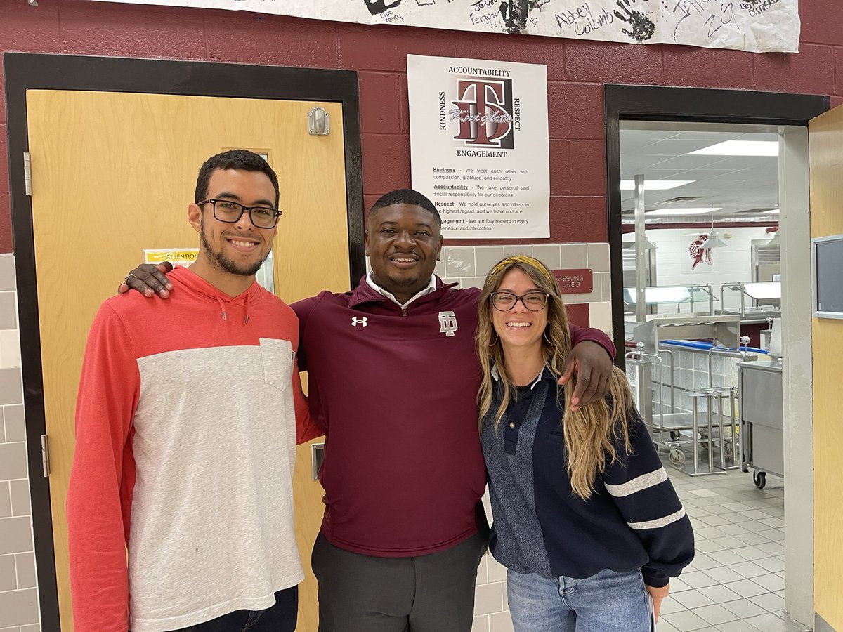 ajmclaurin4's tweet image. What a day back in the castle! Huge thanks to our friends @Cornerstone_RVA for an awesome lunch!  Your support is appreciated! Our teacher leaders conducted an impactful restorative circles training &amp;amp; Mrs. Bernard was recognized at the School Board meeting!@GoTDKnights