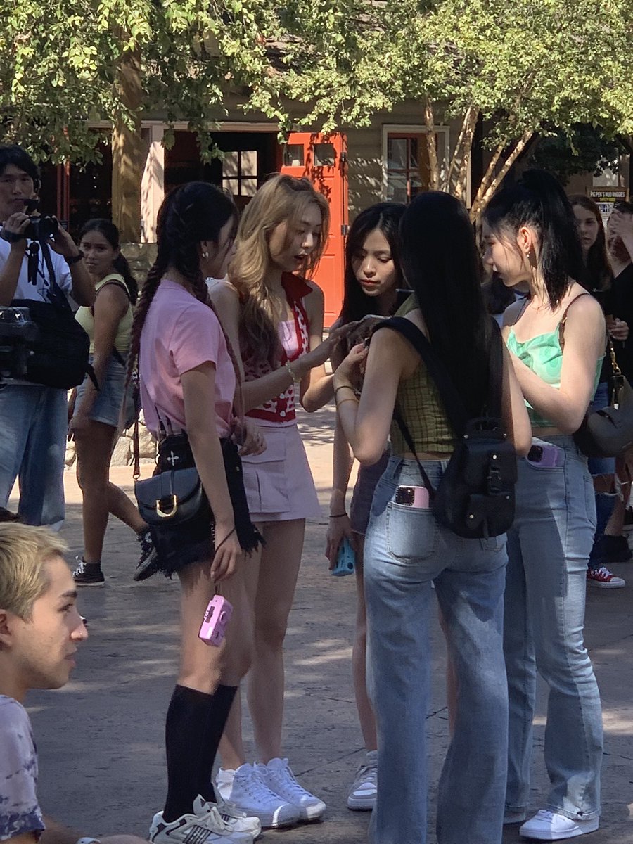 yourIasts's tweet photo. they’re so pretty 🥹 https://t.co/b8myAZMZ2E