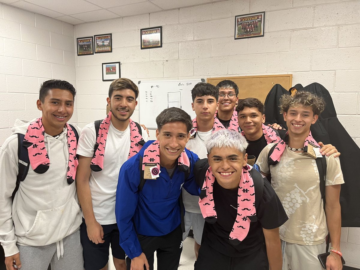 ELDO_BSoccer's tweet photo. What a great day to be an Aztec! We now welcome @swim_el @Cheer_ELDO @ELDO_GSoccer to the El Dorado Pink Socks Tribe!! Started with 60 soccer stars,now up to 150 Aztecs! Thank you @nickisnpdx for your support and help to get this group bigger!! @EDAztecs_HS #OneEmpire #PinkSocks https://t.co/lpYgSjlfo3