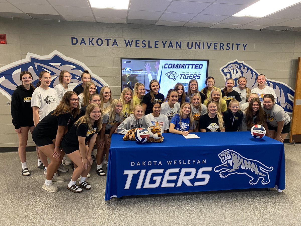 Congrats Lizzie on your signing with <a href="/DWUVolleyball/">DWU Volleyball</a>