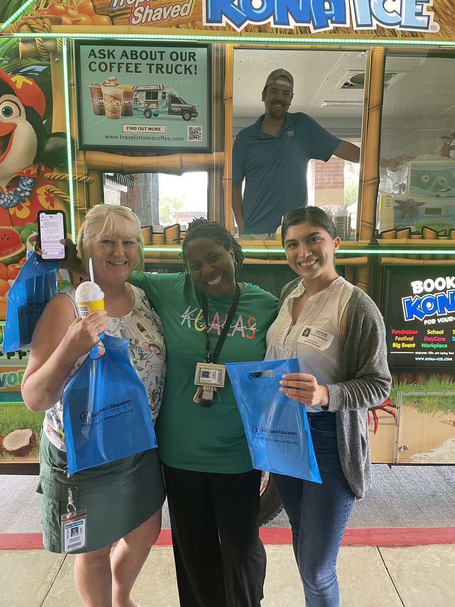 malynn_r's tweet photo. Did someone say Kona Ice? So fun to treat these hard working teachers to a sweet treat! A huge thanks to @GCEFCU for being so good to us! #GoOKEKoalas @KatyISD_PIE https://t.co/GucyvydPbP