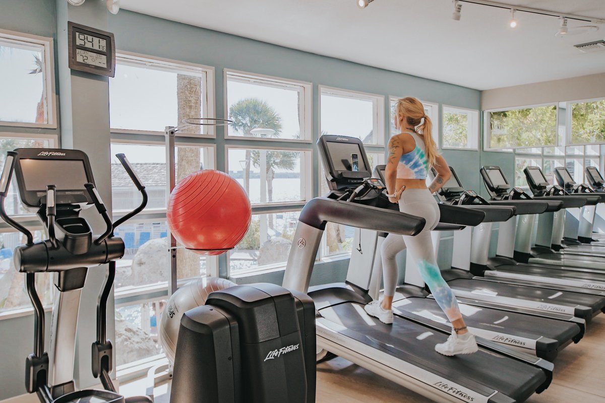 MarriottSandKey's tweet photo. Your workout routine won’t miss a beat when you stay with us!
Find all you need and more in our gym, and get those endorphins flowing.
📸 Jimmy Chirillo
💃🏼 @Lyns.sea
#vacationflow #workouthere #travelworkout #liveyourbestlife https://t.co/LoMGjXe0IU