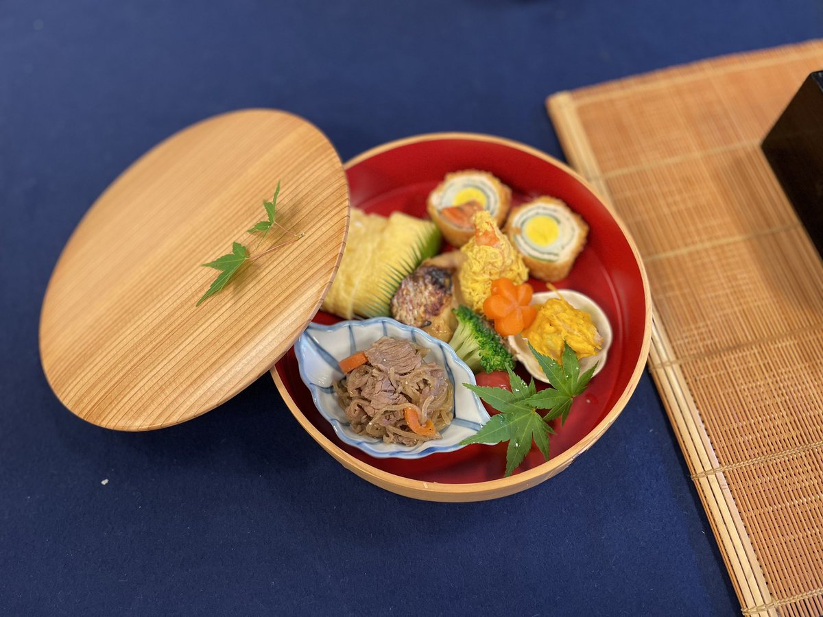 先日は元気いっぱいの高校生が辻調に来てくださいました😊 『お弁当』がテーマ。 みなさん、頑張っておられました✨