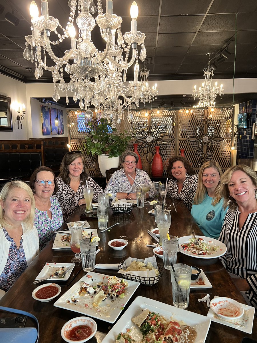 AZ2KYMOM's tweet photo. @DavidBellNovels The #ChapterChicks loved discussing The Request tonight! #GreatReads #buylocal #Garcias https://t.co/yLsvv88VDZ