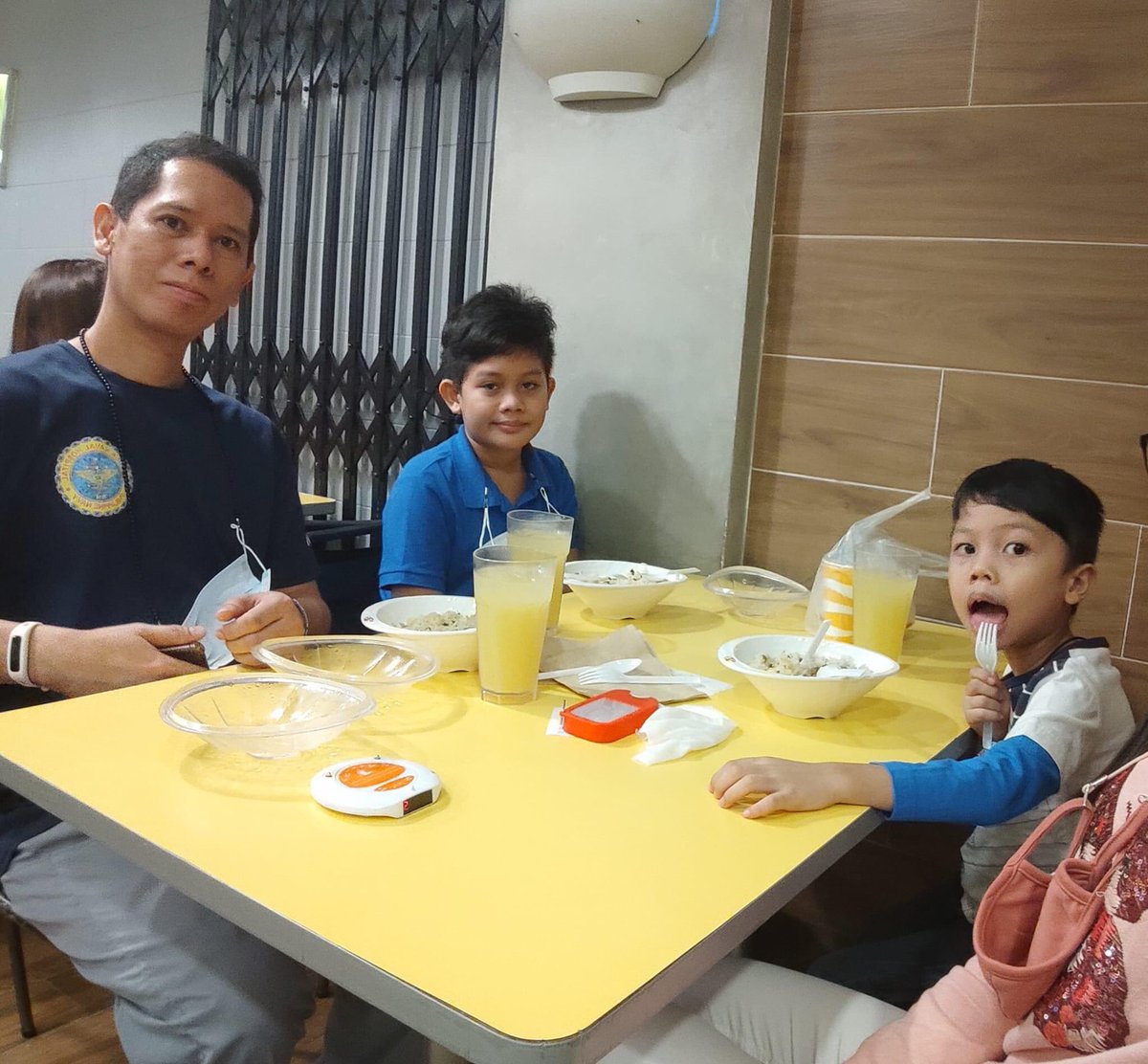 arvindasal's tweet photo. Start na class kaya dine in muna kami sa @chowking_ph because this is a perfect reward for us. Sobrang delicious po ng mga food. 

#ChowkingDineWin https://t.co/fVH7om0S9U