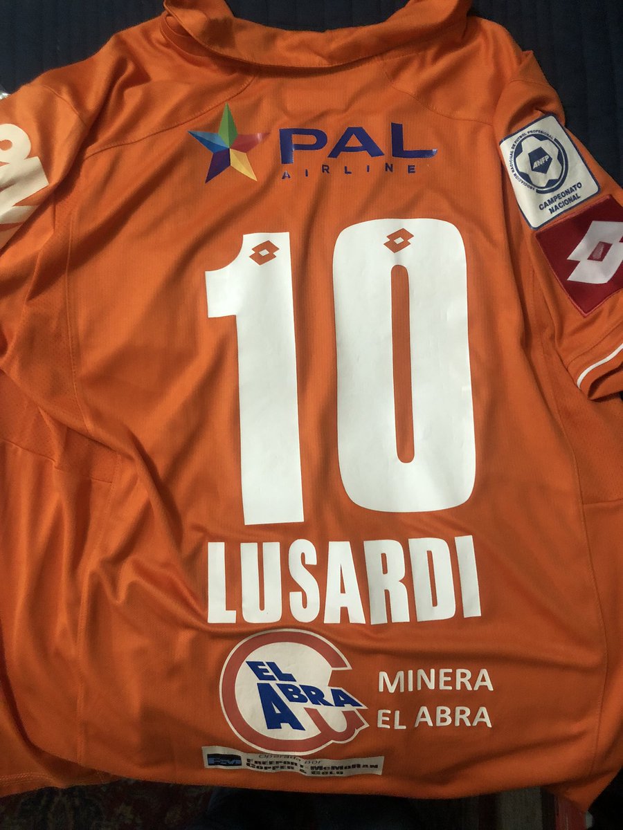 alestadio's tweet photo. Gran pena por la partida de Hugo Américo Lusardi con apenas 39 años😞😞… 
Defendió a #Cobreloa en el CL 2011 y AP 2012, jugando 28 partidos y anotando 7 goles , capitán algunas fechas y subcampeón en 2011 https://t.co/Q2txbRVQSD