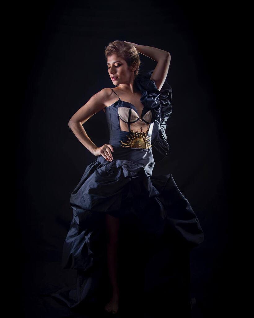 Ferdender's tweet photo. Complemento perfecto 🤩 
📷 @ferdender 
👗 @miluespinozafashiondesign 
🙋🏼‍♀️ @lorobalino 
💄 @catherine_merizalde https://t.co/Bu0xMsGltx https://t.co/7eBfvOasUY