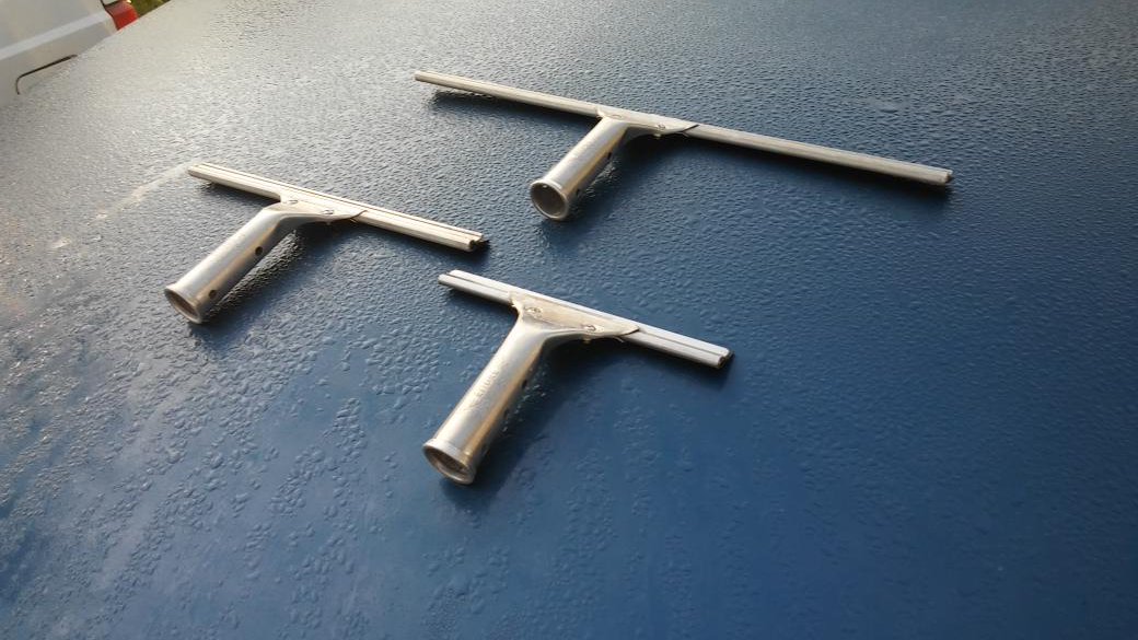 BCunningham66's tweet photo. @EttoreProducts Ettore squeegee's.
Weather using brass, stainless steel or the ultra lite aluminum, you can't go wrong. 
#EttoreProducts https://t.co/AljWsXRtMl