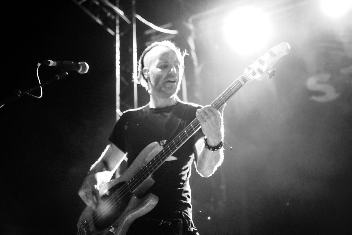 Feeling it!!
.
@thestandstills
.
.
.
.
.
.
.
#bass #bassplayer #bassist #bassdaily #ernieballmusicman #feelingit #groove #livemusic #thestandstills #thestandstillsfans