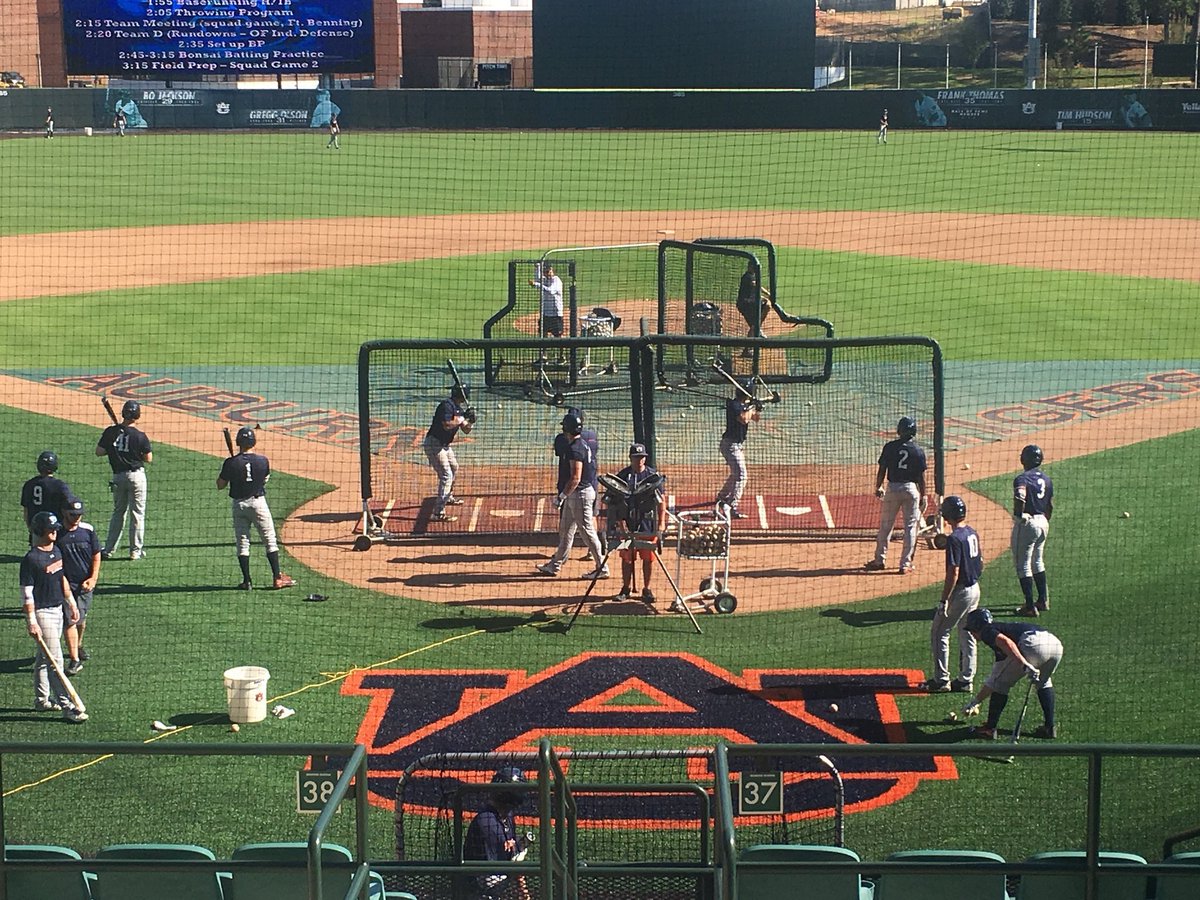 CoachHilts's tweet photo. Another quality 3 station set-up.

R/L Arm BP + Machine bunting station. We added a mini plyo group hitting in the RF bullpen in 2022.

Trying to find the best ways to get efficient and effective on-field BP. https://t.co/w4sKSAXxED