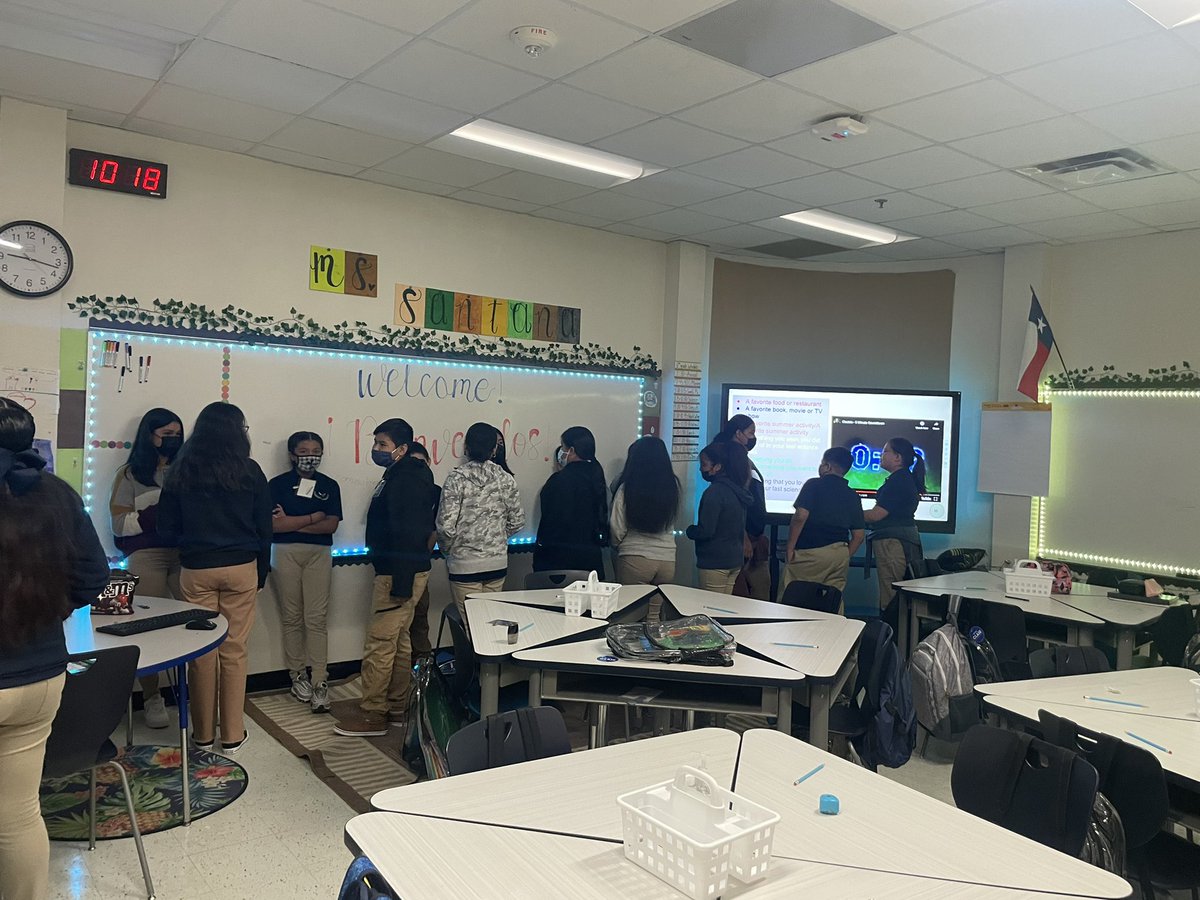 Maestra_Santana's tweet photo. 6th grade enjoying some meditation during our brain break and engaging in our first two row discussions! #Firstdaydone ✅  @LDZEagles https://t.co/lIYXcOjjJT