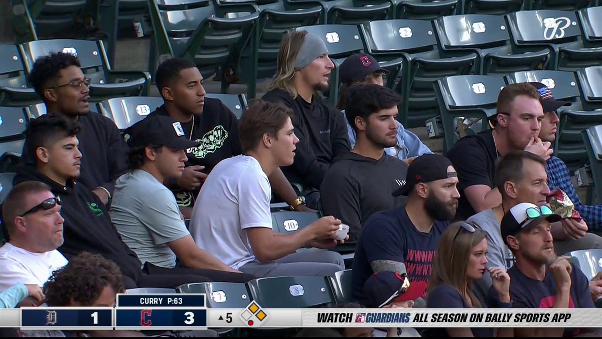 FanDuelSN_CLE's tweet photo. Xzavion Curry's teammates from the @CLBClippers are in the house for his big-league debut.

#ForTheLand https://t.co/APsI0ecCXB