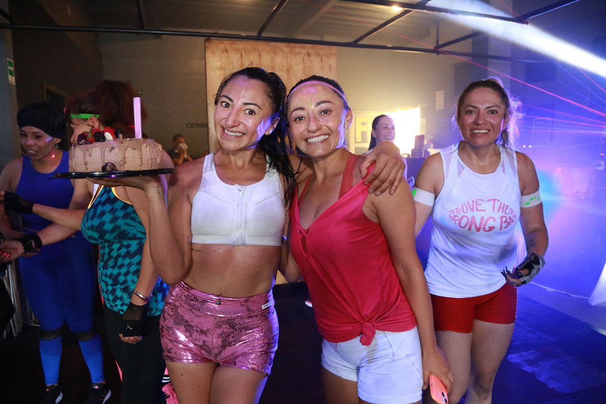 norylila81's tweet photo. Twitter no es tan social, más hay fotos dignas de presumir…
#felicidad#sonrisas#FMadicción
🎊🎉🎊🎉🎊🎉🎊🎉🎊🎉
#tour41 https://t.co/06BybJBAMM