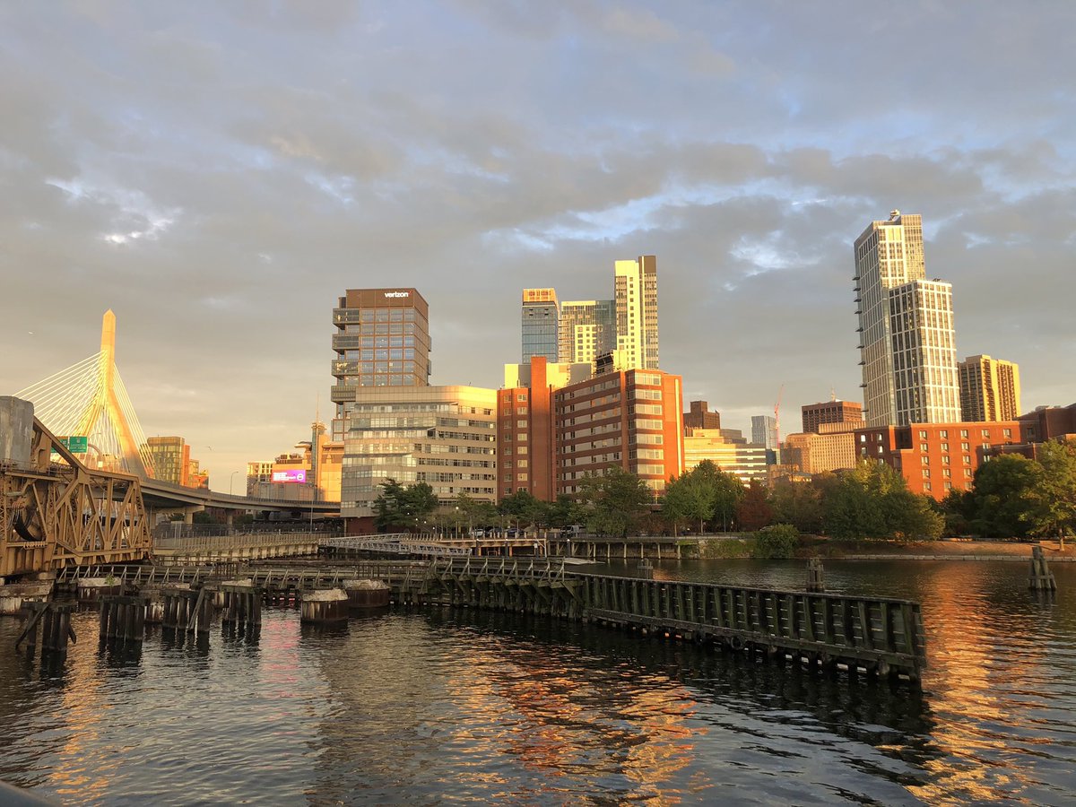 Emjay1028's tweet photo. Last call for daylight in #Boston. #ViewFromEveningRun #Esplanade #MondayMotivation #RunnerBliss #Summer #August #MJWeather https://t.co/Mdo25LqL0s