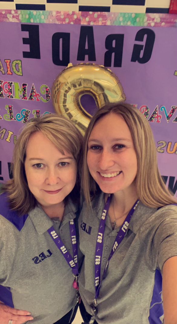 vickybrinlee's tweet photo. Sharing Meet the Teacher Night with my #emmybobemmy.💜 @LillianElem https://t.co/k53KpgDjG2