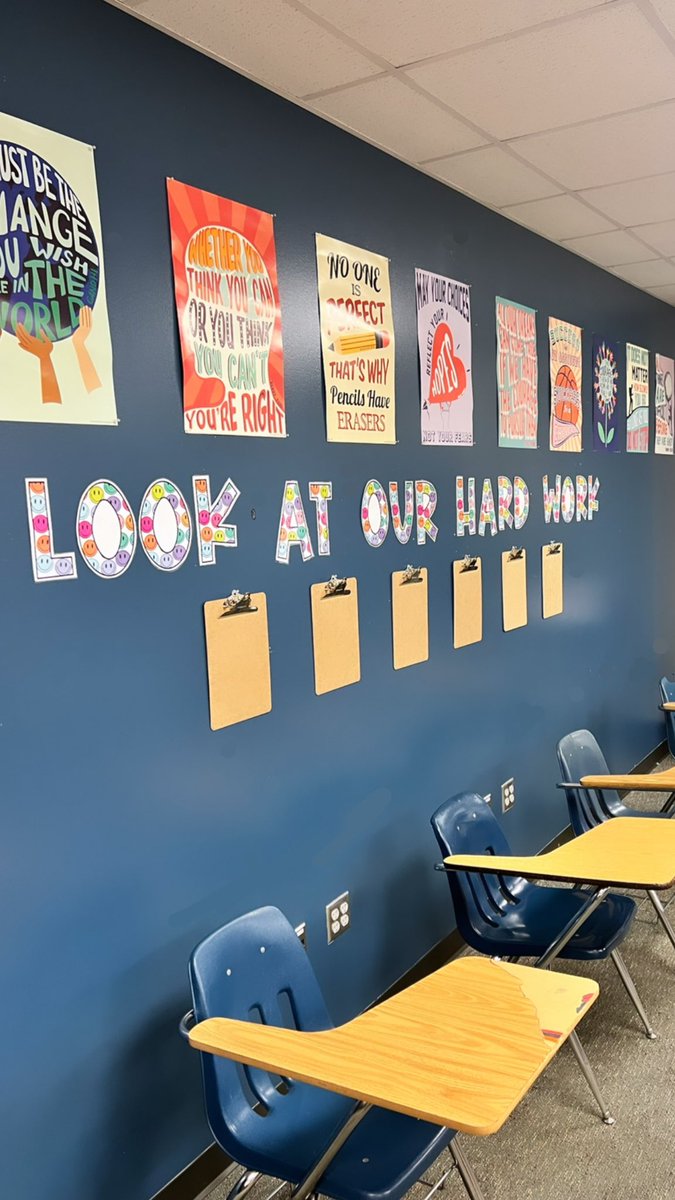 _MrsTerrySHS's tweet photo. New year, new classroom, new name, same wonderful school! Cheers to year 5 at SHS! 💚 https://t.co/gvfoJ96AQ1