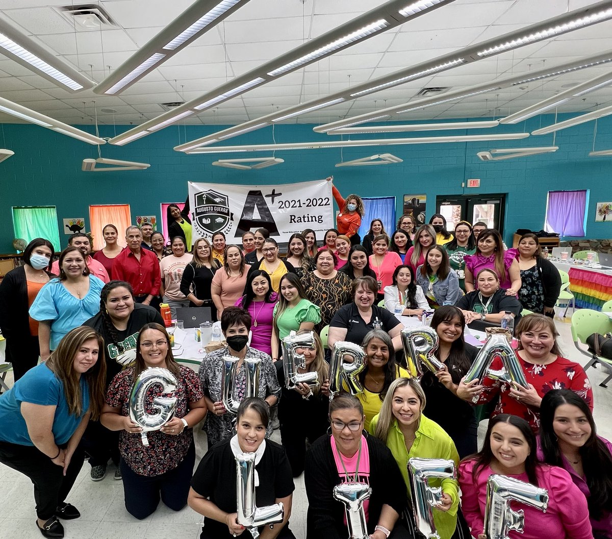 DalethJuarez's tweet photo. Today was a great day back!! We are Amazing teachers at @PSJAGuerraElem 💚🦅 We are so ready to make some NOISE at convocation tomorrow! #GuerraLIFE #PSJALIFE #WeLoveGuerra @PSJAISD @Drjlarredondo @Lilianivonne27 @Claudia70214343 @Diana_Rod28 @CounselorNat14 https://t.co/9KZTuv6VgH