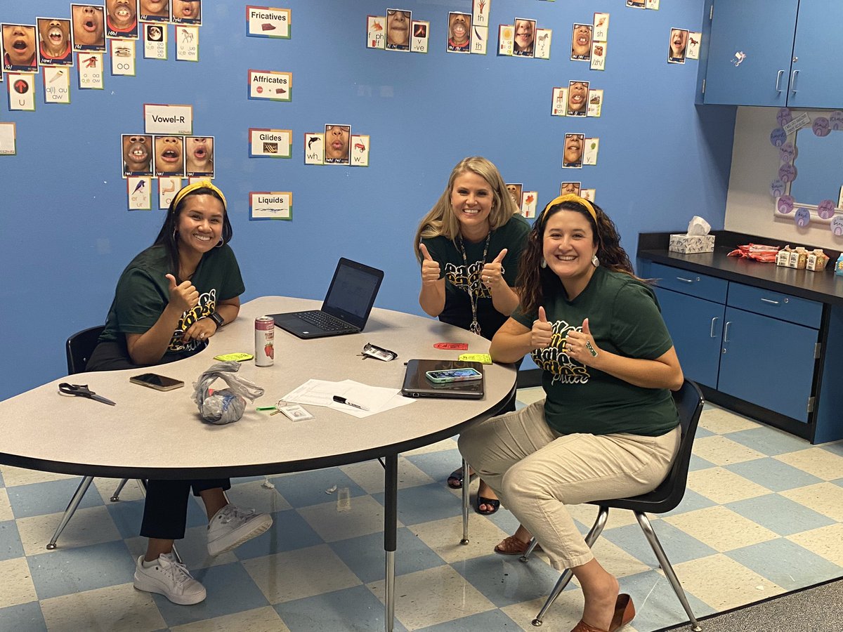 These HF teachers give the first day of school two thumbs up! It was great to see everyone’s smiling faces back at school today! #hfsoars #differencemakers #ecproud #ecisdtweets 🦅