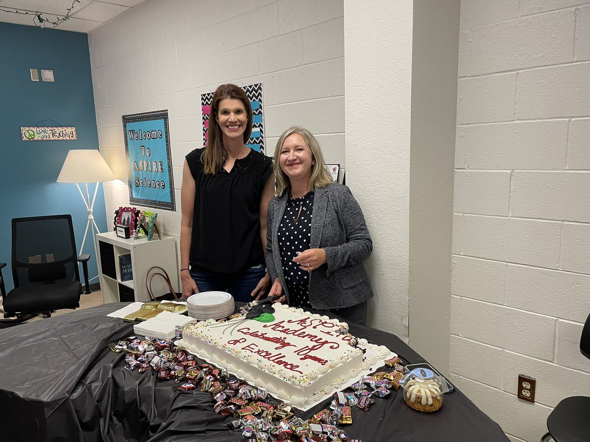 Mia Magaña tweet media