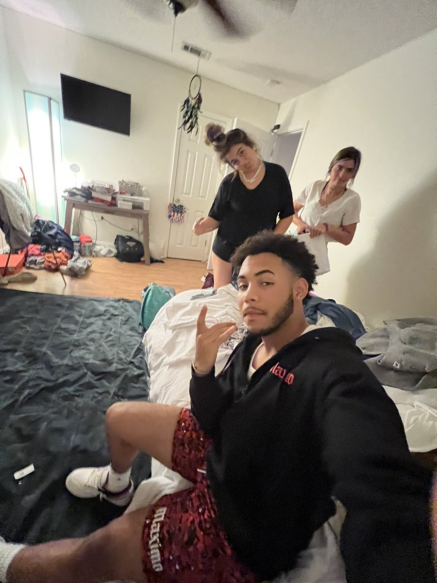 emmanuell_t's tweet image. #WhosWhoOfDU 
What’s up y’all I’m Emmanuel
-doninicano🇩🇴
-#du26 
-health science major
-DU baseball⚾️