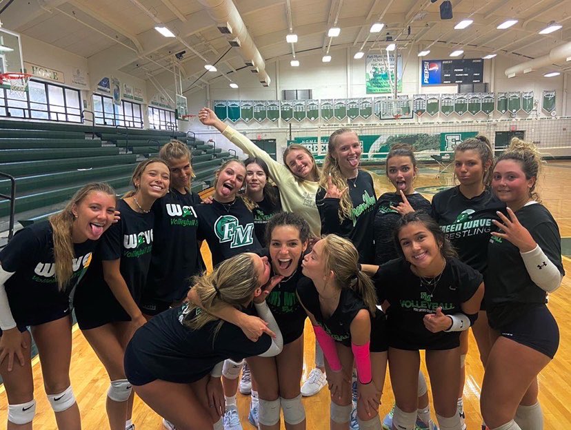 fmhsvb's tweet photo. So excited to see these girls back in action! PreSeason matches start tomorrow! 💚🌊 #letsgowave #rollwaveroll https://t.co/ziNXfdnnIl