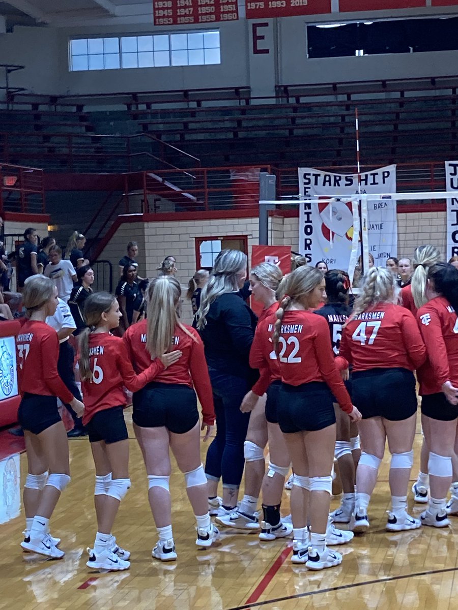 JohnnyB_CC's tweet photo. Coach Hayes and the JV Marksmen with the Dub!!! https://t.co/gU6LAIs7C5