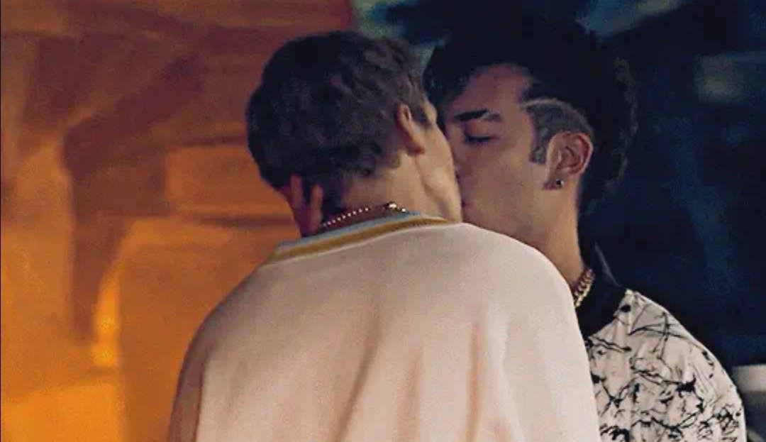 SuusGodsChild's tweet photo. Same vibes 👀 gallavich/lukane
#RebeldeNetflix #Rebelde2 https://t.co/ppDfhgOAOS