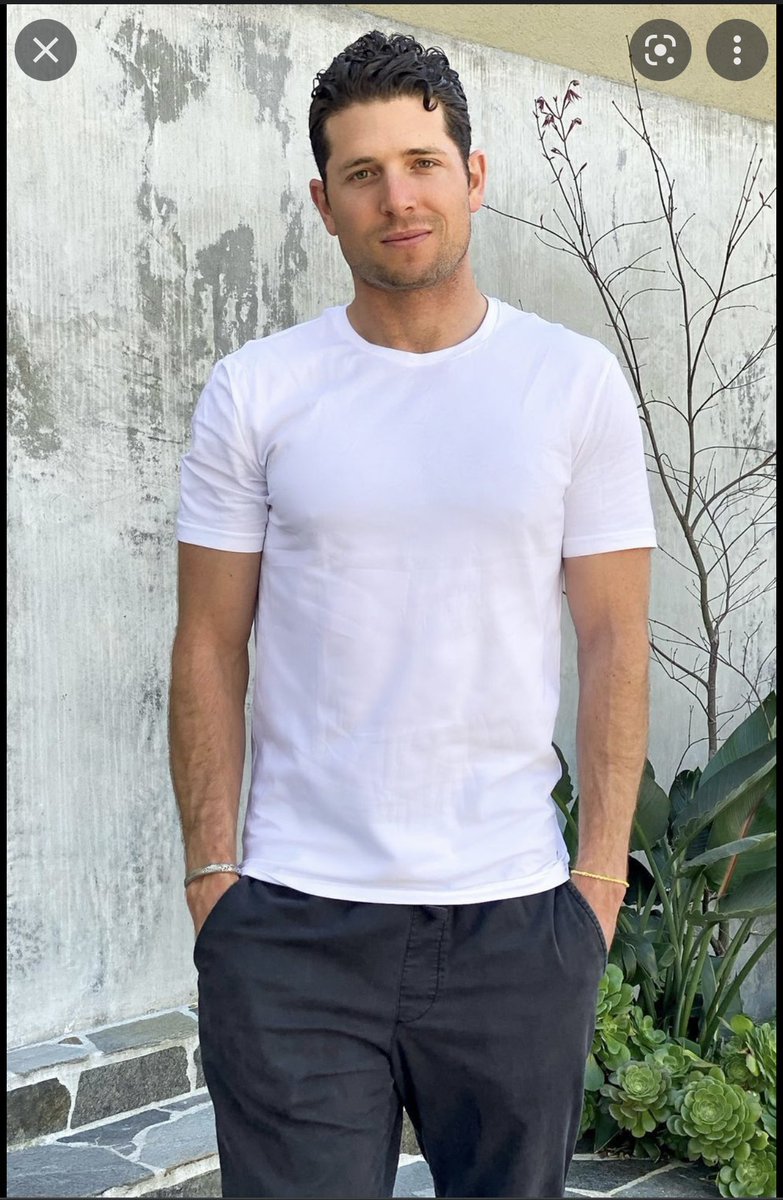 _slim_paigey's tweet photo. Okay I can’t be the only one who looks at Jason and sees Matt Saracen from Friday night lights????? #TheBachelorette #TheBachelorettes https://t.co/sQhyFe1vVQ