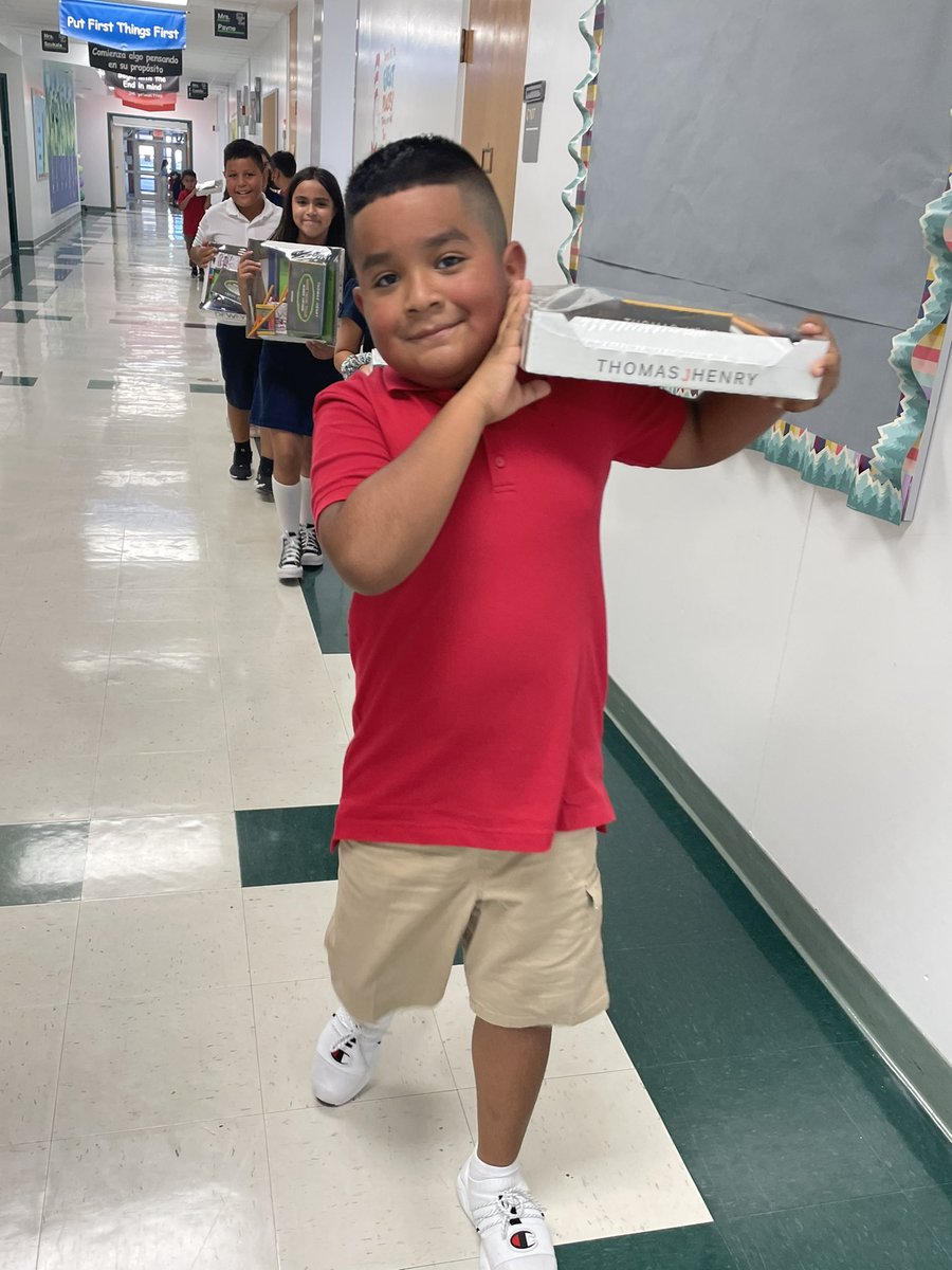 CarrolltonElem's tweet photo. Wow! Did you hear? All Kinder-5th grade students received school supplies! Thank you @DFWYES_ORG! @CarrolltonElem #CELionpride #cfbproud @DrChapmanCFBISD @susanmachayo @Monica_Koen https://t.co/b6sZAe5eAA