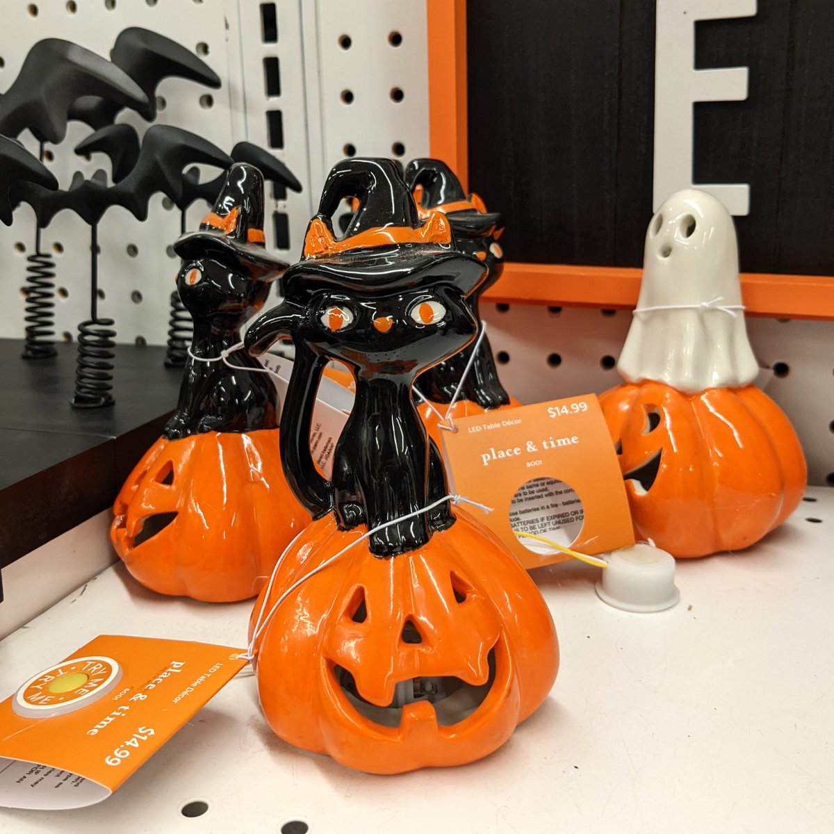 andaheadband's tweet photo. Have you guys been to Jo-Ann Fabric lately? Their 2022 Halloween decor is out and it includes mod cats! 

😻🎃😻🎃😻 https://t.co/wzqe1bCRvI