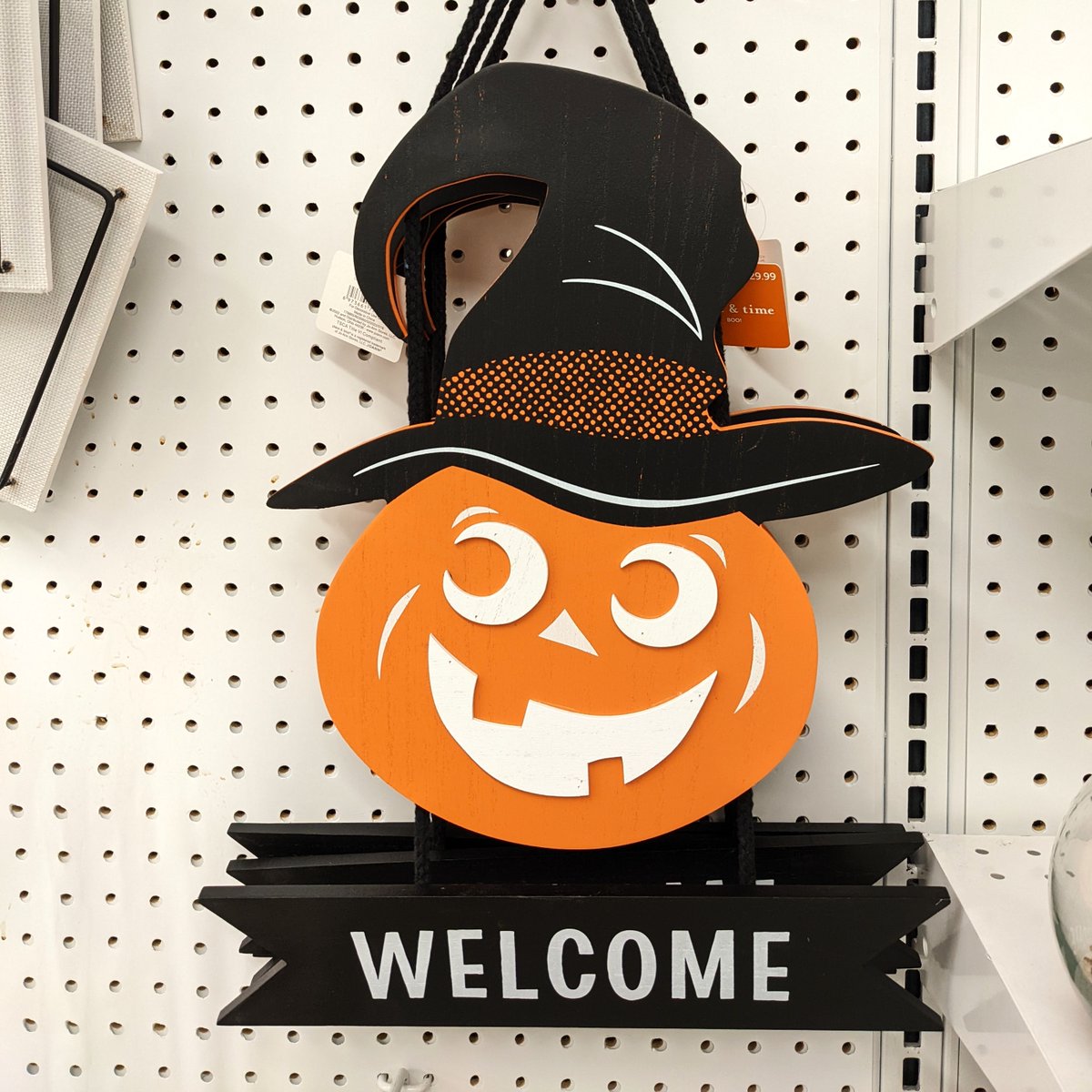 andaheadband's tweet photo. Have you guys been to Jo-Ann Fabric lately? Their 2022 Halloween decor is out and it includes mod cats! 

😻🎃😻🎃😻 https://t.co/wzqe1bCRvI