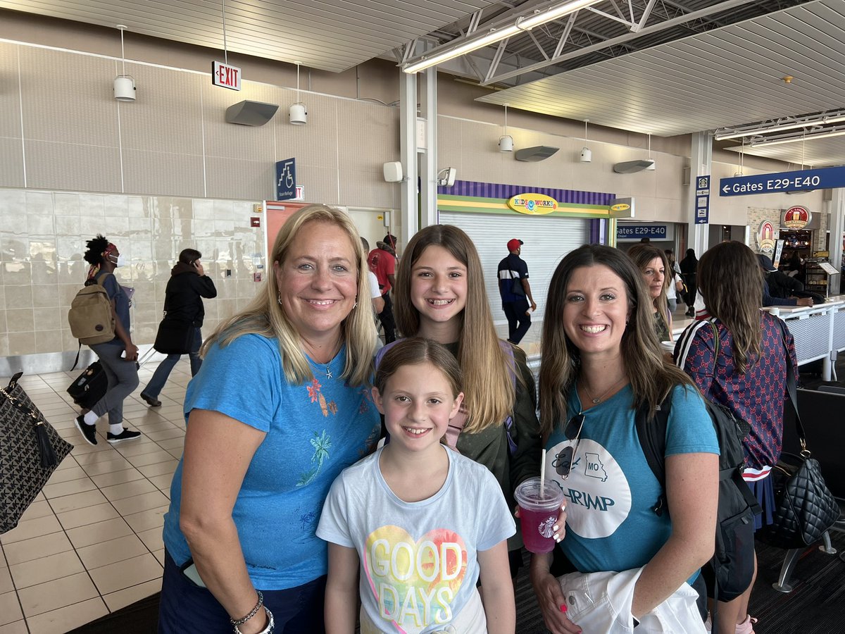 MrsHowellSLP's tweet photo. I found some dragons ♥️💙💚🧡 at both of the airports I was at last week! #SCESummerBucketList https://t.co/6pCfGVS3qV