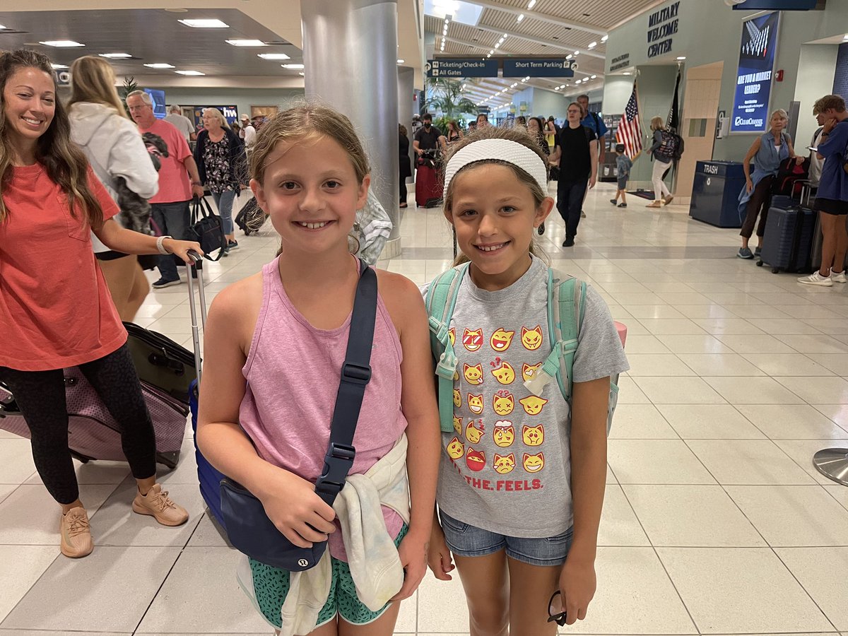 MrsHowellSLP's tweet photo. I found some dragons ♥️💙💚🧡 at both of the airports I was at last week! #SCESummerBucketList https://t.co/6pCfGVS3qV