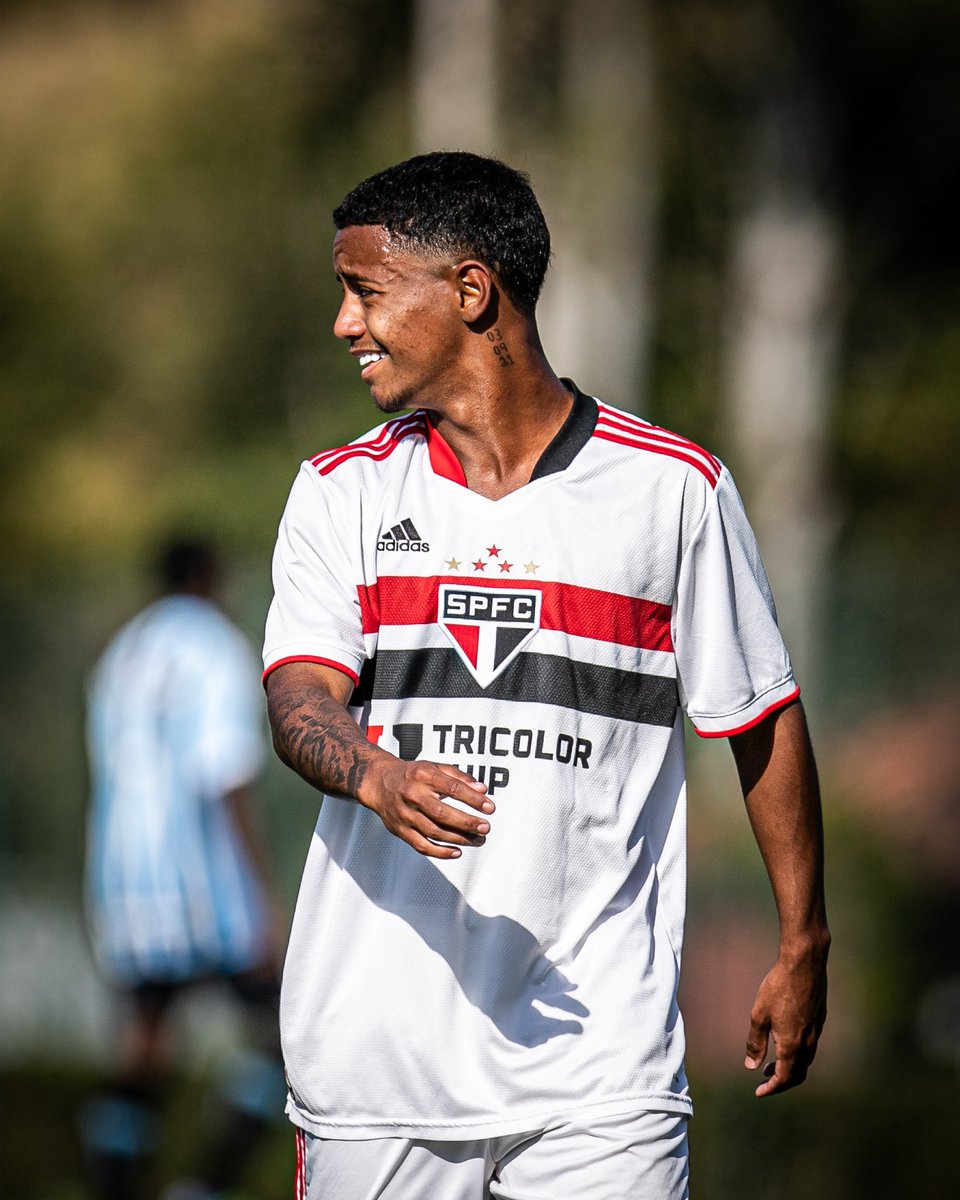 CanalCotia's tweet photo. O foguete Newerton, que passa fácil por quem quer que seja com dribles curtos e transição. É um dos grandes nomes de Cotia.

@NewertonMartins 
vs GRE: https://t.co/PZqrs8E2lL https://t.co/rFoD6pkh06