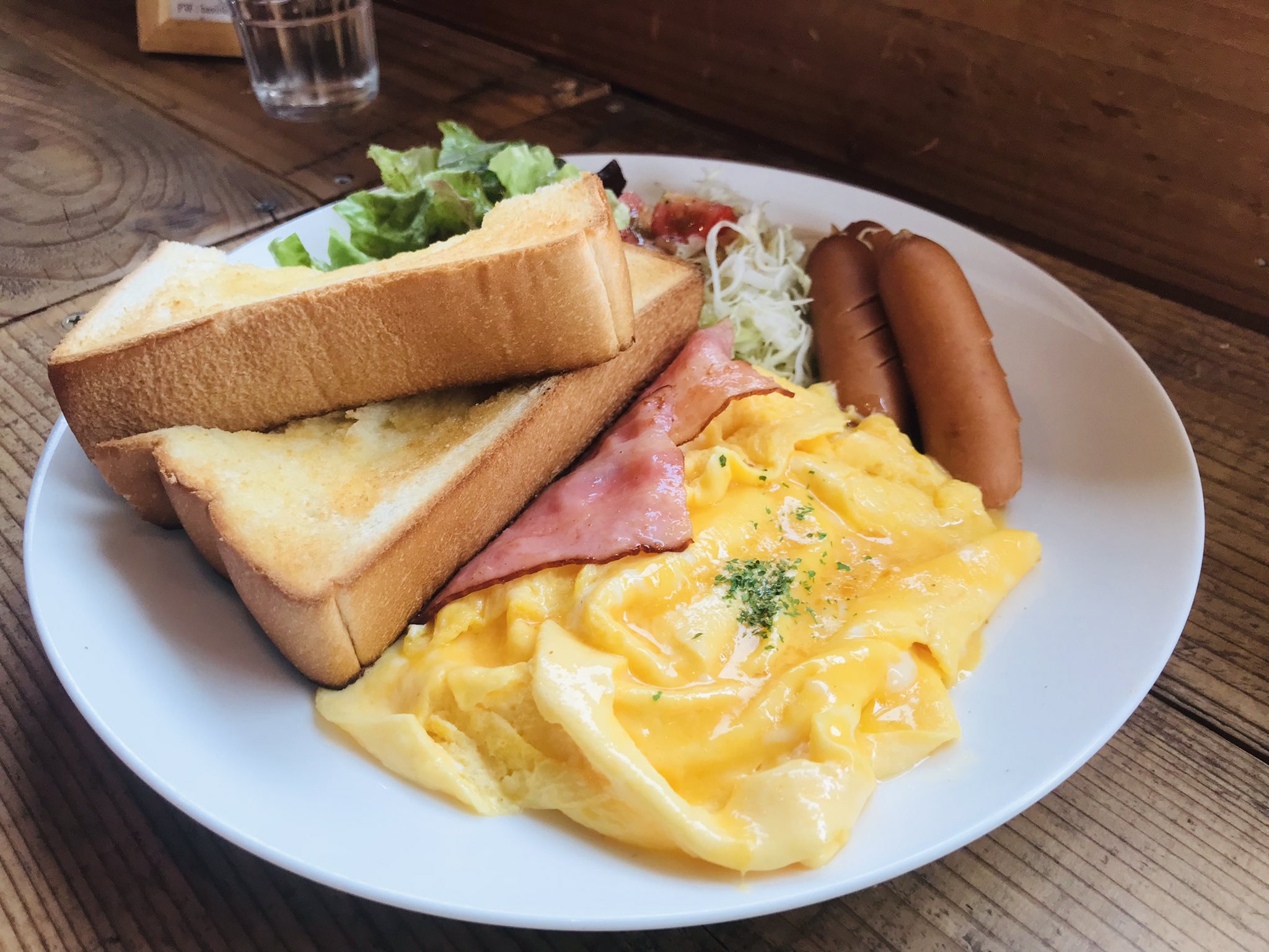 今日はどちらまで ２日間の休みを頂いて 小豆島へ どこへ行っても ついついバリアフリーか否かを見てしまうのは 介護タクシードライバーやヘルパーさんの あるある ですよね お洒落なカフェにスロープがあると 嬉しくなります 福祉タクシー