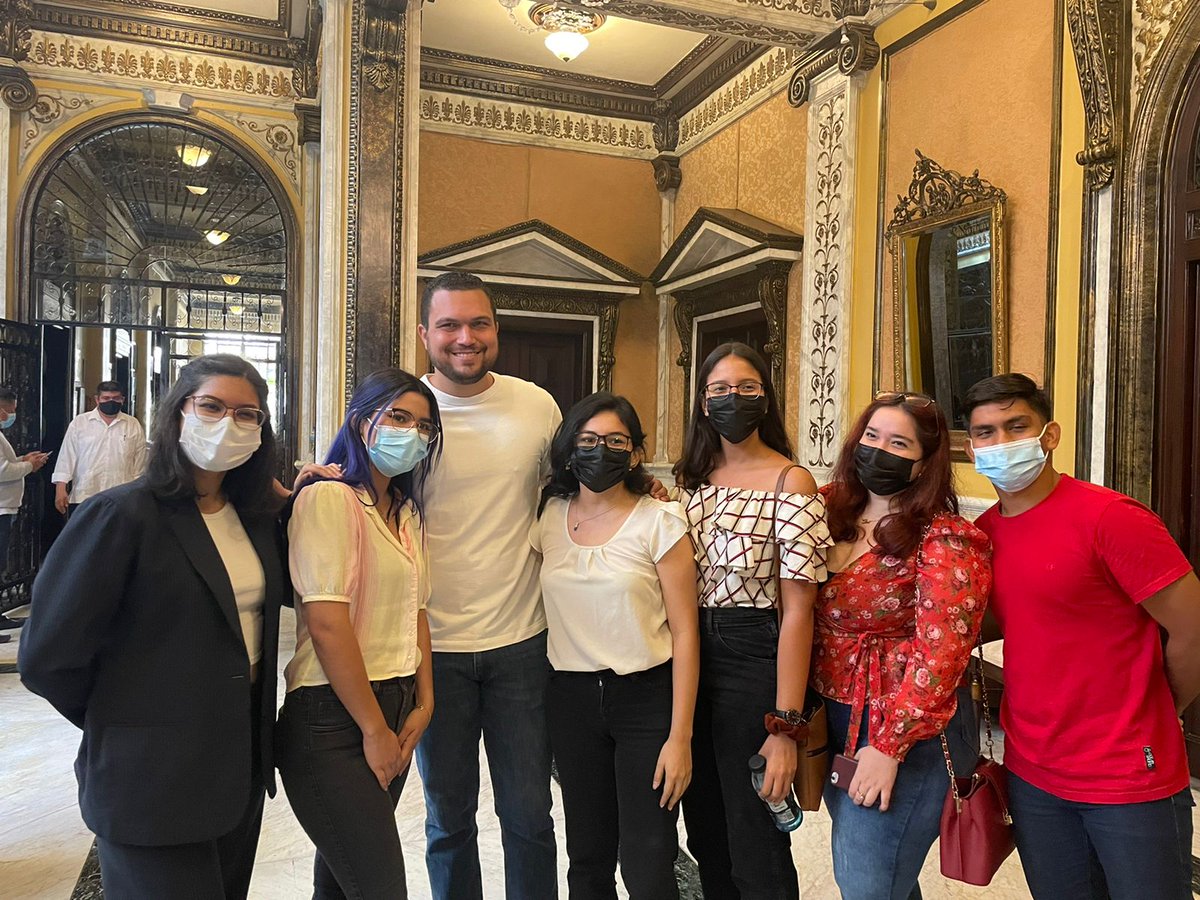 AIChE_ESPOL's tweet photo. El día de hoy tuvimos el placer de ser invitados por el @alcaldiagye a la rueda de prensa previo a la visita de 4 ganadores de Premios Nobel, miembros de la Real Academia Europea de Doctores y 4 profesionales internacionales a la ciudad de Guayaquil.
Gracias @rosaliaarteaga . https://t.co/uMWCHLehhV