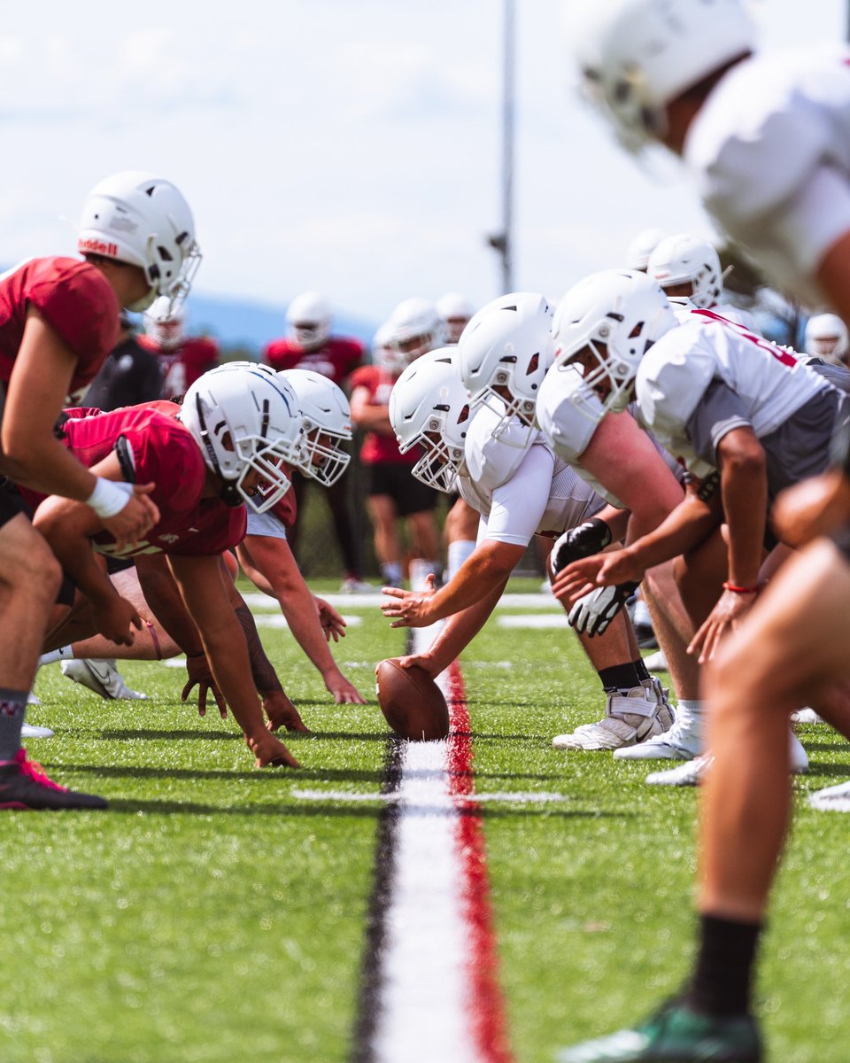 knight_ftbl's tweet photo. It all starts on the line of scrimmage 😤 https://t.co/MxPYixlg48