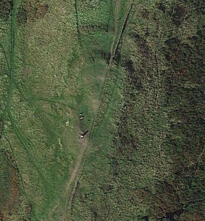 stelingard's tweet photo. Castlesteads Hillfort, on the summit of The Helm, overlooking the country south of Oxenholme and Kendal, #Westmorland. It's an unheralded site, seemingly far from the nearby #LakeDistrict crowds. #HillfortsWednesday https://t.co/8t93b5BrfG