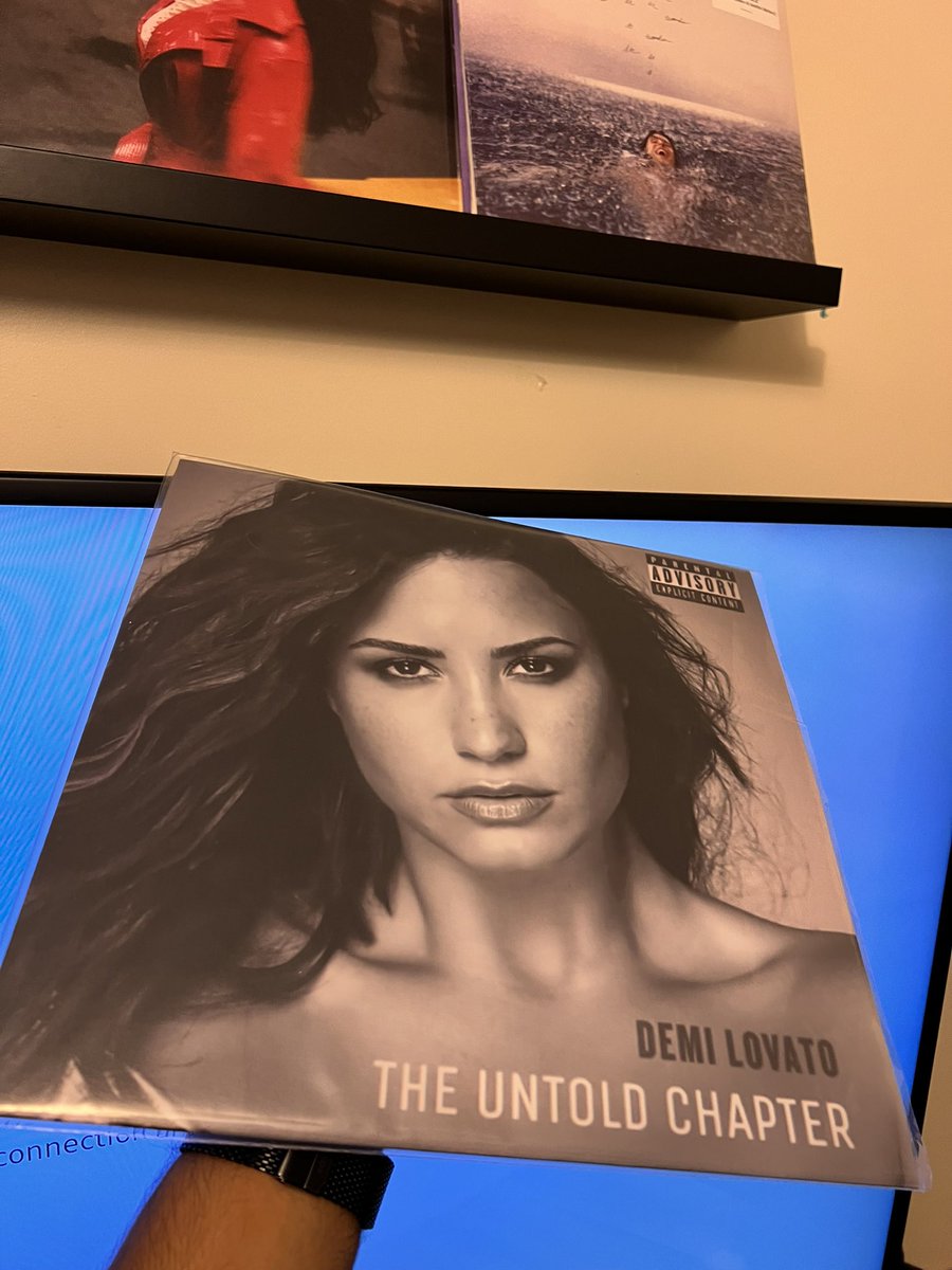 un_brokenlovato's tweet photo. My best friend got me a custom vinyl with some Demi unreleased songs for my birthday 😭 https://t.co/yOeoTFp6QA