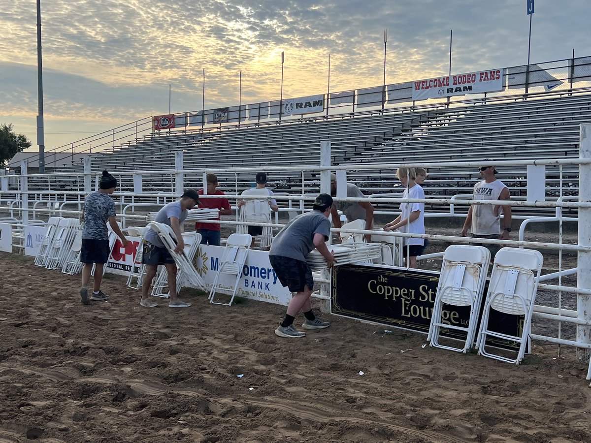 SikestonBDogs's tweet photo. Thanks to all our wrestlers who came out to help stack chairs today for the Jaycees #Grateful https://t.co/9T387ZwrsC