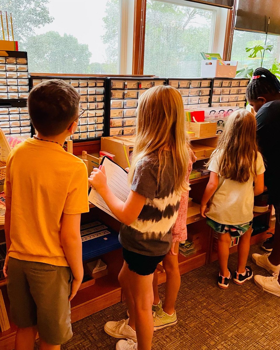 mrskkmitchell's tweet photo. 🔎Scavenger hunts are my favorite way to highlight important areas of the classroom. My 4th graders were excellent guides for the 3rd graders! #npspanthers @NPSLincoln @npspanthers #montessori https://t.co/YeaeoCnNUq