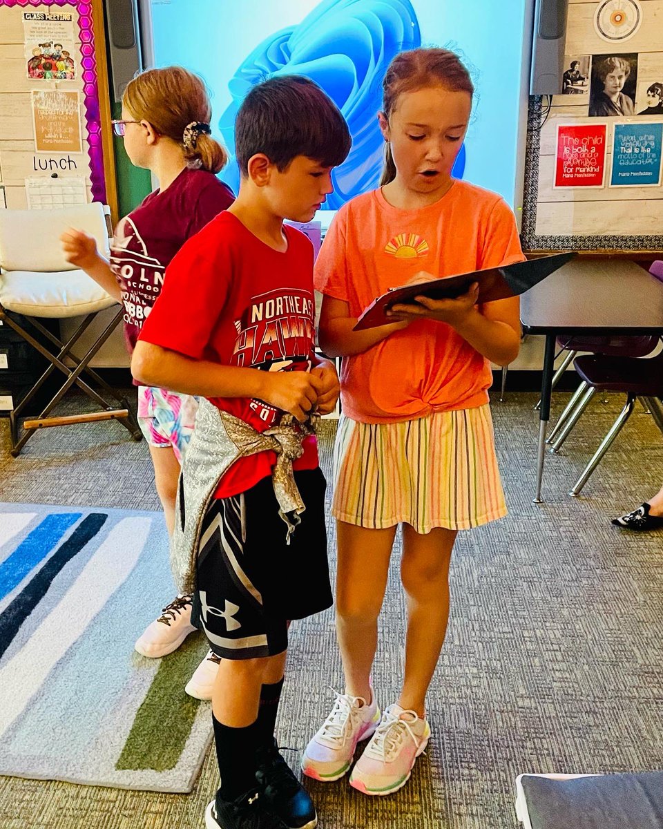 mrskkmitchell's tweet photo. 🔎Scavenger hunts are my favorite way to highlight important areas of the classroom. My 4th graders were excellent guides for the 3rd graders! #npspanthers @NPSLincoln @npspanthers #montessori https://t.co/YeaeoCnNUq