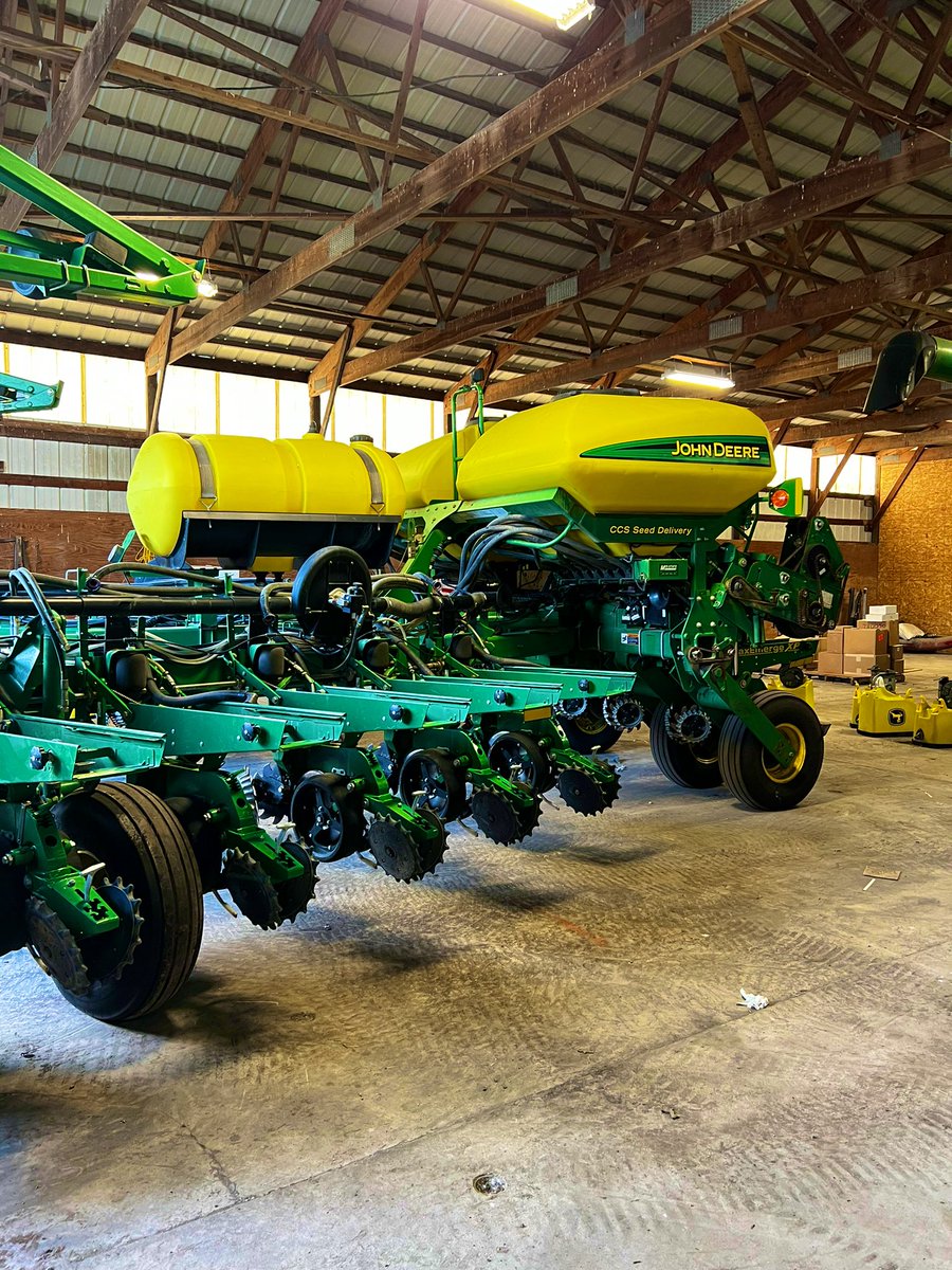 AnthonyMilanko's tweet photo. Setting this 16 row up with a Gen 3 2020 controlling vDrive and DeltaForce.
@LincoPrecision @BottomLineSolu1 @PrecisionPlant #PrecisionPlanting #vDrive #DeltaForce #Farming #JohnDeere https://t.co/tmLTAUFu2s