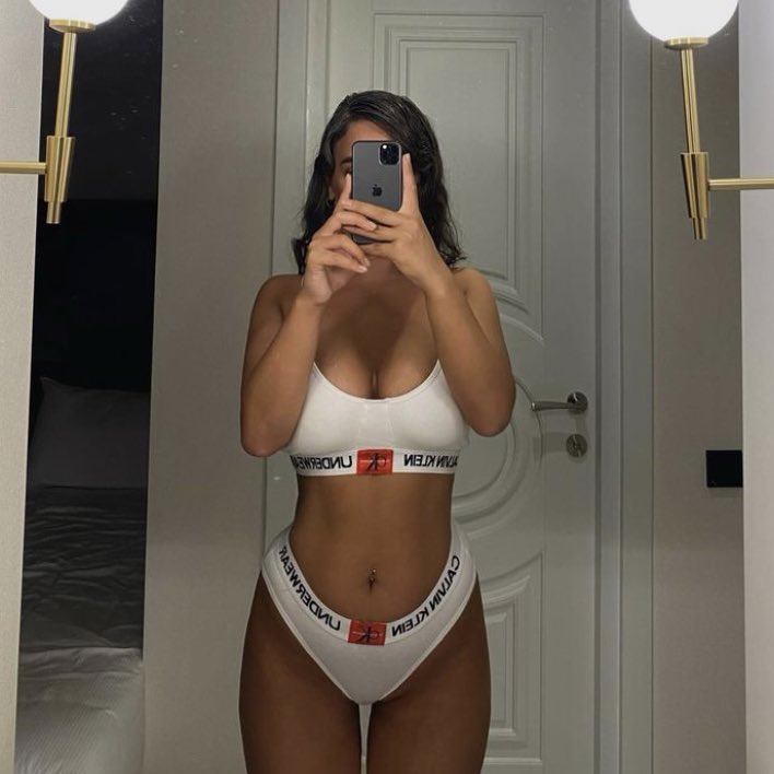 YourGoddessEmx's tweet photo. i will never be satisfied. your banks empty? cute, pick up more shifts, max out your credit card. i’m a B R A T 💋 i don’t care about your circumstances i care about spending, shopping and degrading you 😚 

findom, paypig, findombrat https://t.co/KPp6Oi4Wc8